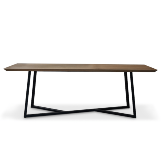 drewniany stół z metalowymi nogami amandeo