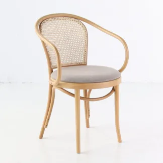 krzesło z giętego drewna